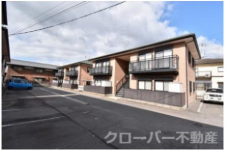 パインズコート新居 E棟の外観