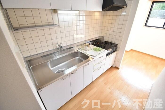 パインズコート新居 E棟のキッチン|キッチン