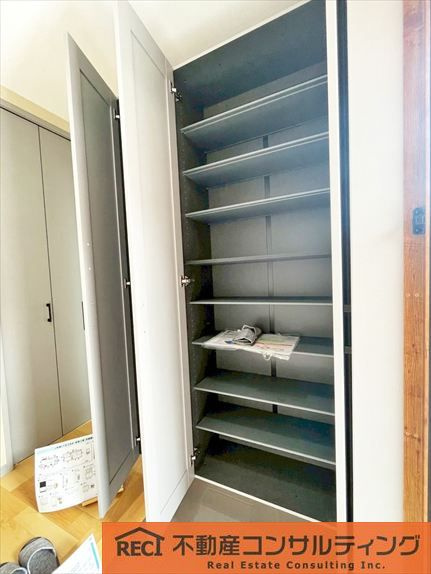 神戸市灘区上野通5丁目　新築戸建　２号地の収納