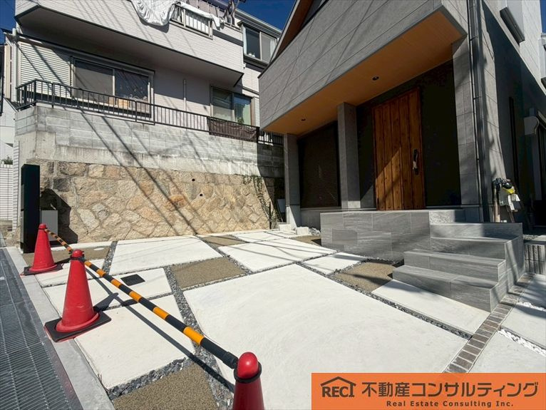 神戸市灘区上野通5丁目　新築戸建　２号地のエントランス