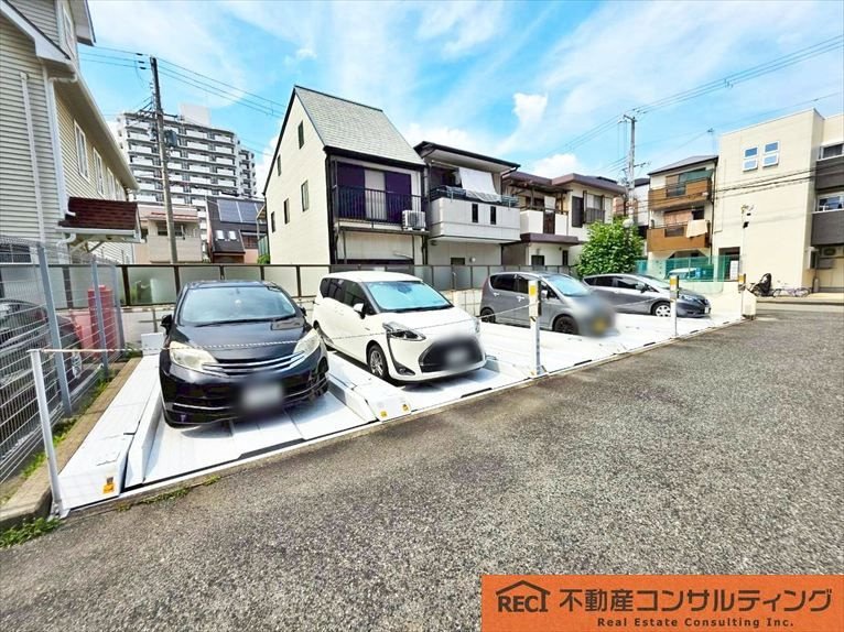 コスモ芦屋川西の駐車場