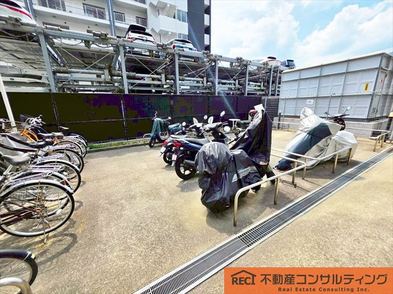 コスモ芦屋川西の駐輪場