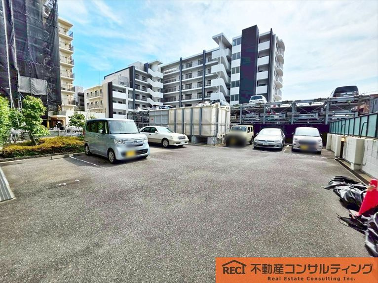 コスモ芦屋川西の駐車場