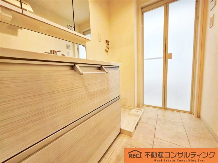 ラ・ファミーユ住吉の独立洗面台