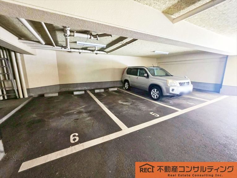 ラ・ファミーユ住吉の駐車場