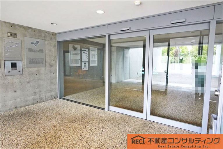 ジークレフ六甲の丘Ｄ棟のエントランス