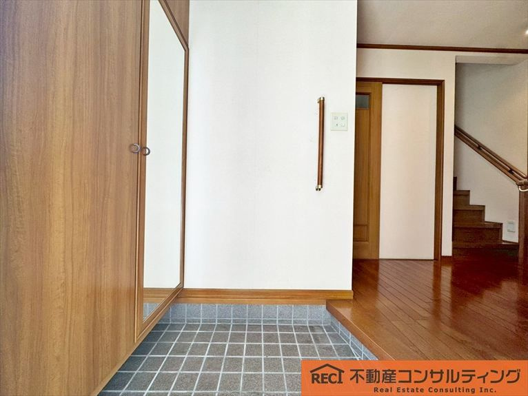 神戸市灘区岩屋中町2丁目　中古戸建の玄関