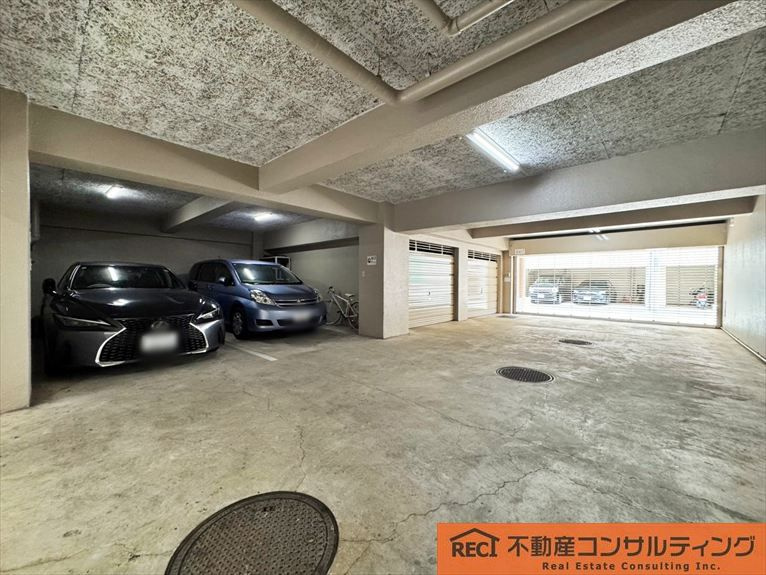 プレシオ六甲道の駐車場