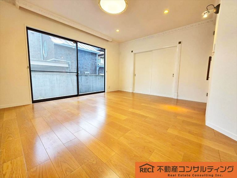 神戸市灘区篠原本町3丁目　中古戸建の洋室