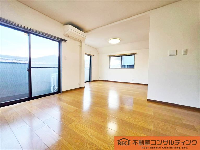 神戸市灘区篠原本町3丁目　中古戸建の居間・リビング