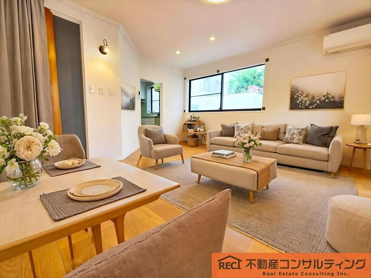 神戸市灘区篠原本町3丁目　中古戸建の居間・リビング
