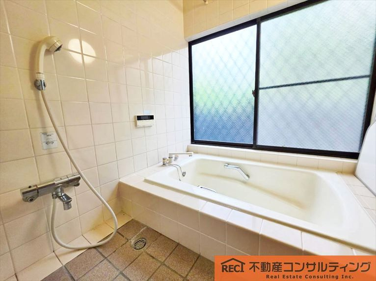 神戸市灘区篠原本町3丁目　中古戸建の浴室