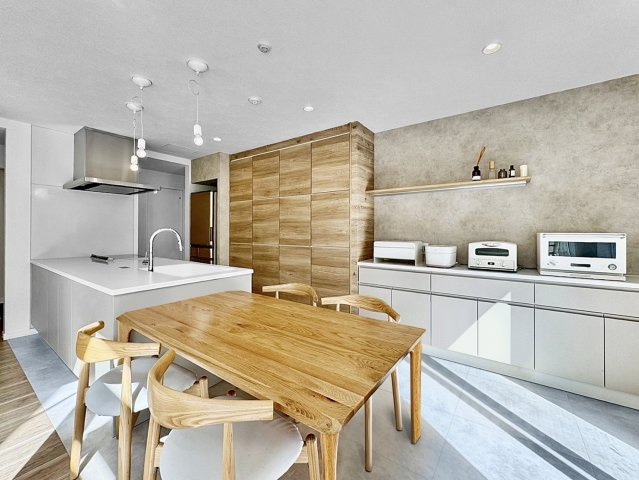 西野8条9丁目　一戸建てのキッチン|流行りのキッチン横ダイニング♪お片付け楽々♪