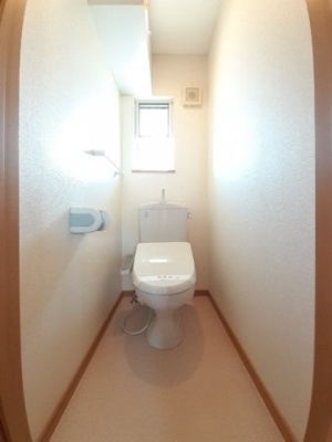 【トイレ】 | サン・ガーデンＢ 2LDKH | コンパクトで使いやすいトイレです