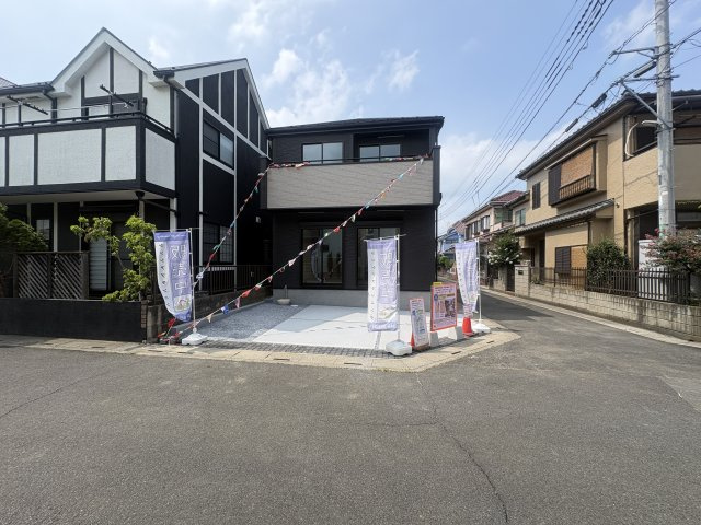 越谷市東越谷新築戸建て◆角地◆駐車並列２台可の外観