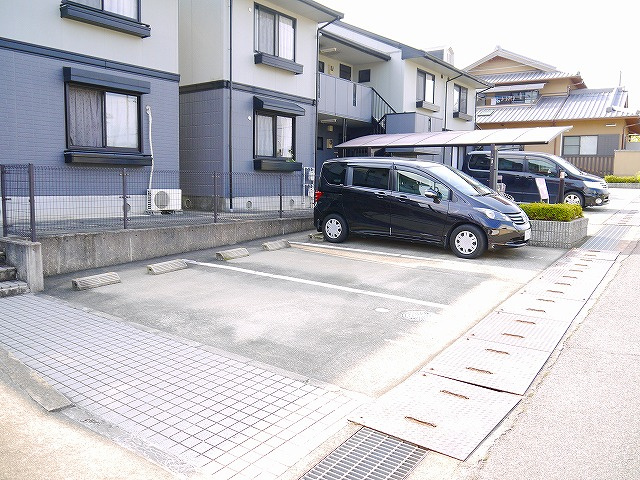 ミューマリーナ　Ⅰの駐車場