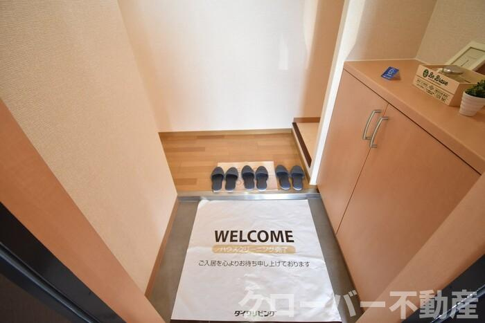 パインズコート新居 E棟の玄関|玄関
