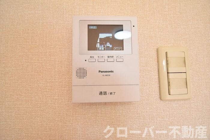 パインズコート新居 E棟のセキュリティ|モニター付きインターホン