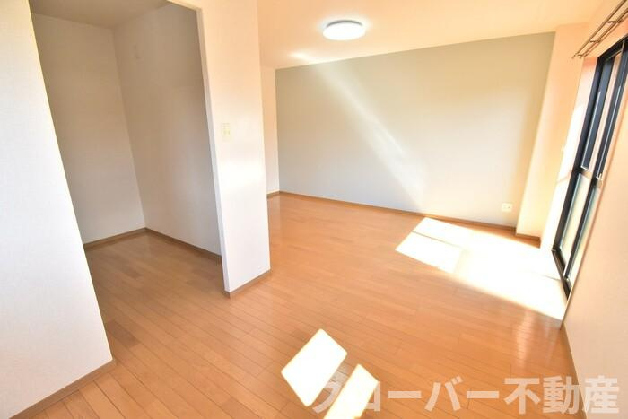 パインズコート新居 E棟の内装|ＬＤＫ１３．９帖