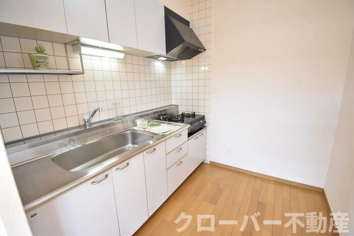 パインズコート新居 E棟のキッチン|キッチン
