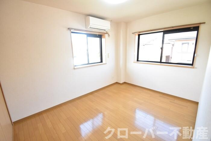 パインズコート新居 E棟の内装|洋室６．３帖