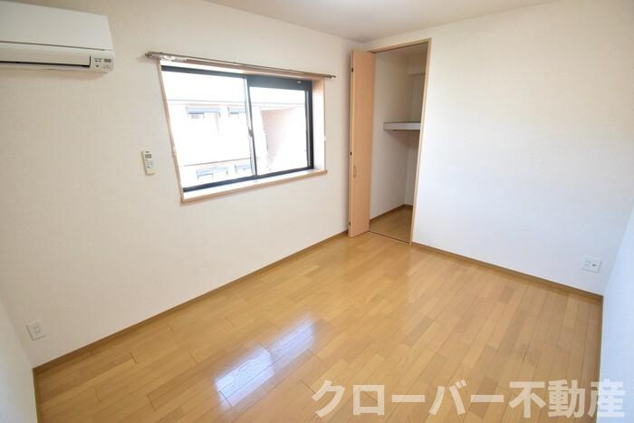 パインズコート新居 E棟の内装|洋室６帖