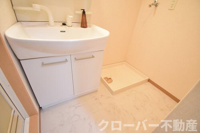 パインズコート新居 E棟の洗面所|洗髪洗面化粧台・室内洗濯機置き場