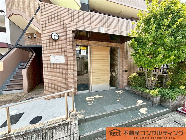 ヴェルビュ西宮北口のエントランス