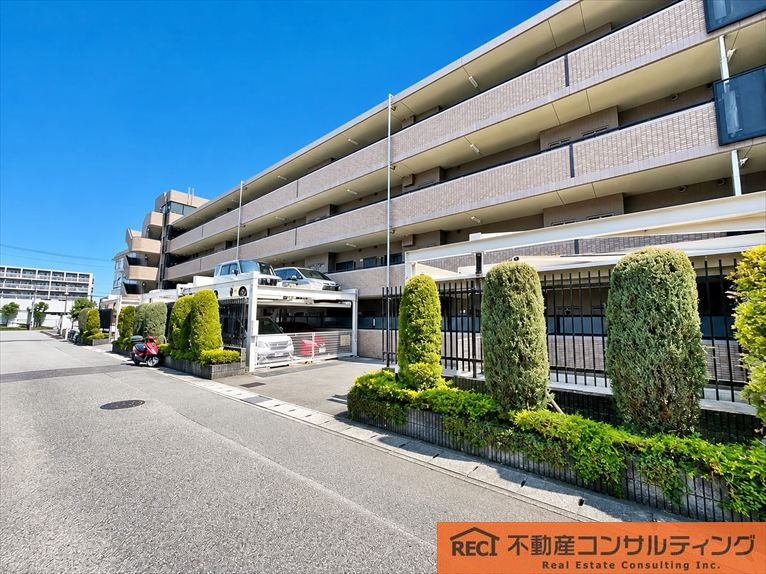 ヴェルビュ西宮北口の駐車場