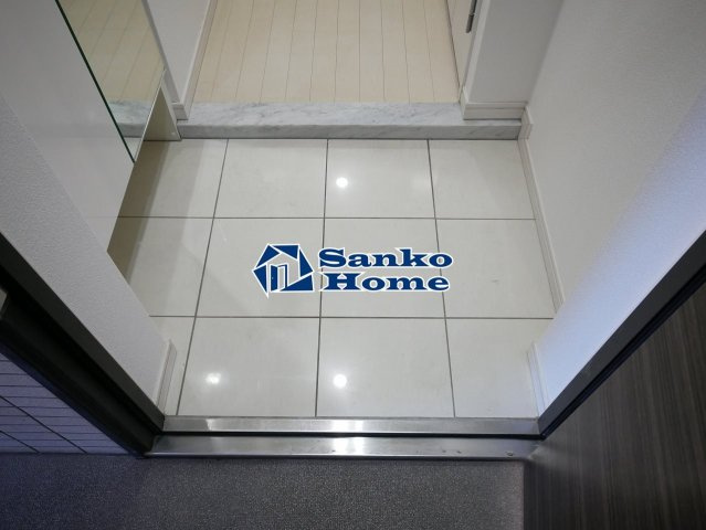 プレール・ドゥーク新御徒町の玄関