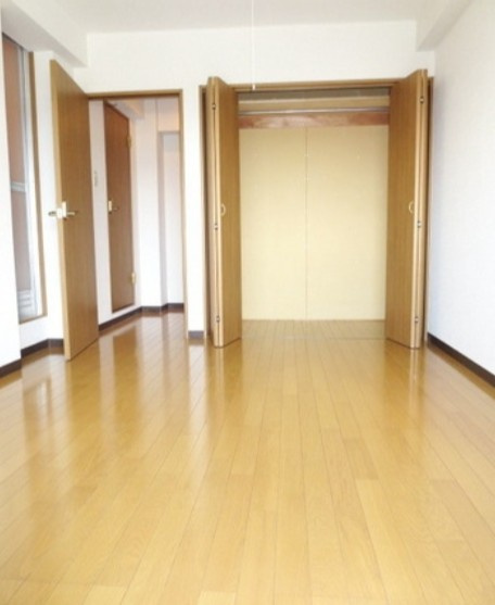 稲城市矢野口の賃貸マンションの居間・リビング