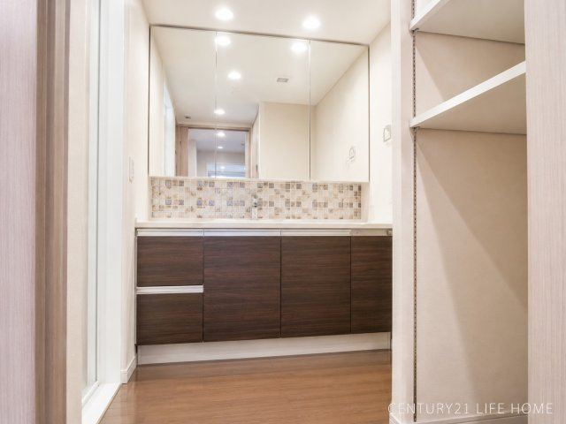 【独立洗面台】 | シーズンプレイスＡ棟 | 独立洗面台あり、毎朝おしゃれに忙しい女性の方におすすめです