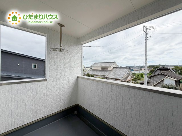 いわき市錦町第33　新築戸建　3号棟のバルコニー|屋根付きの広々インナーバルコニーは、共働きのご家庭の強い味方！急な雨でもお洗濯物の心配がいりませんね(^^)/