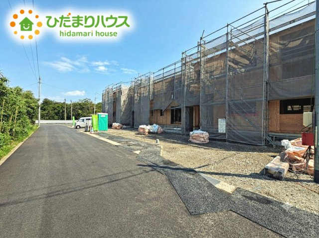 いわき市錦町第33　新築戸建　3号棟の前面道路含む現地写真|時間がない時もらくらくと車の出し入れができる並列駐車場を完備！！