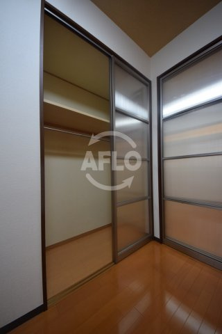 マスターズレジデンス道頓堀Ⅱの収納|マスターズレジデンス道頓堀II　クローゼット
