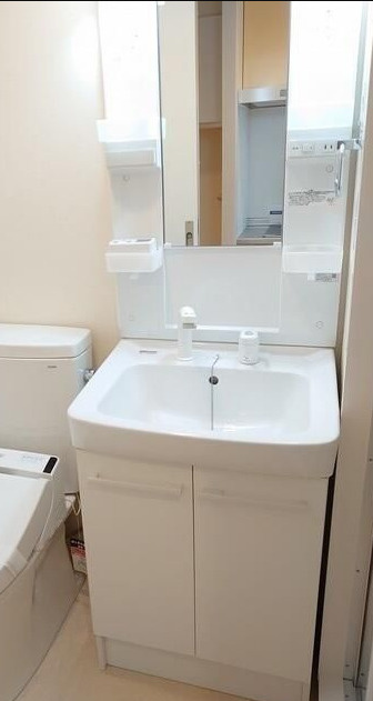 コンフォリア早稲田ＤＥＵＸの独立洗面台
