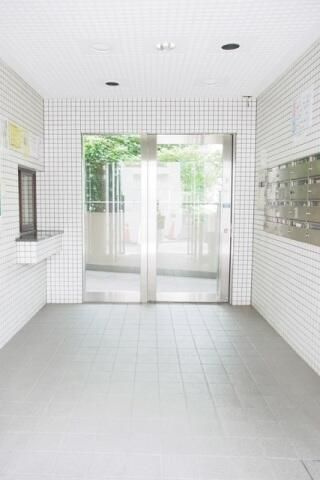 スカイコート五反田のエントランス