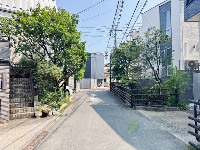 大田区上池台3丁目の前面道路含む現地写真|前面道路は見通しが良く、お車の出し入れもスムーズです。
