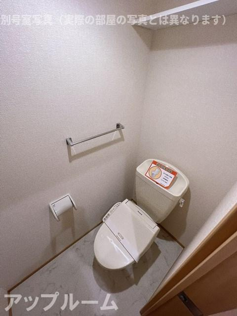 小牧市大字久保一色のアパートのトイレ