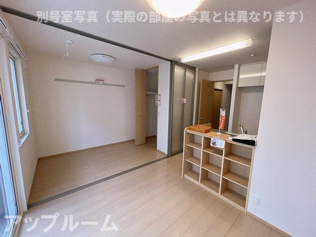 小牧市大字久保一色のアパートの居間・リビング