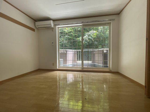 フォレスト六甲A棟の居間・リビング