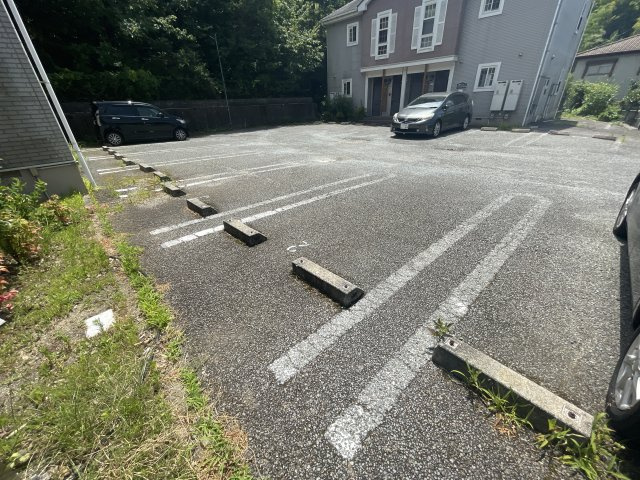 フォレスト六甲A棟の駐車場