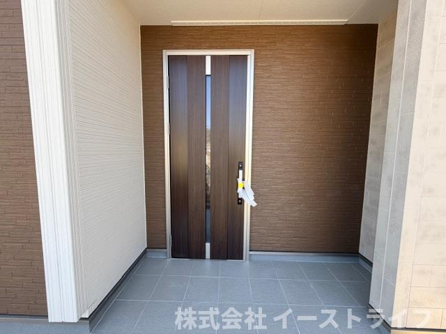【新築戸建】　いわき市郷ケ丘2丁目第10　全3棟　長期優良住宅の玄関|同社施工写真　きれいで明るい玄関です