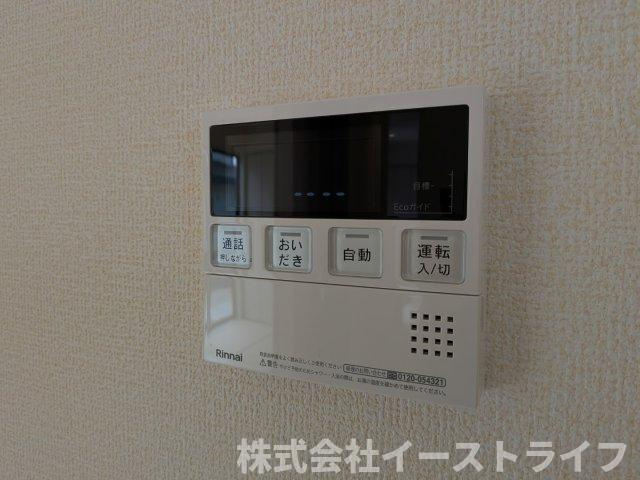 【新築戸建】　いわき市郷ケ丘2丁目第10　全3棟　長期優良住宅の発電・温水設備|3号棟写真　リビング内給湯器リモコンです。