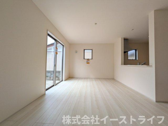 【新築戸建】　いわき市郷ケ丘2丁目第10　全3棟　長期優良住宅の居間・リビング|3号棟写真　穏やかな空間であることが必然。爽やかな通風と採光を存分に感じる事が出来る空間です。