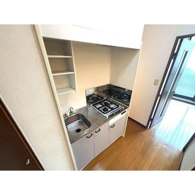 アンプルール 茨木のキッチン|コンパクトなキッチンで掃除もラクラク