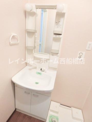 千葉市花見川区幕張町４丁目のアパートの洗面所