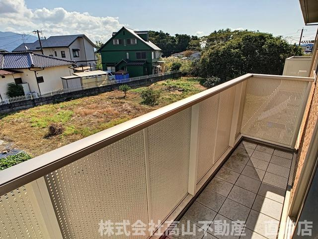 直方市大字植木のアパートのバルコニー