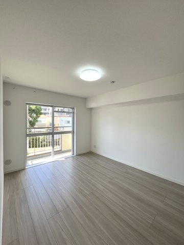 福岡市西区十郎川団地の中古マンションの居間・リビング