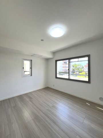 福岡市西区十郎川団地の中古マンションの居間・リビング